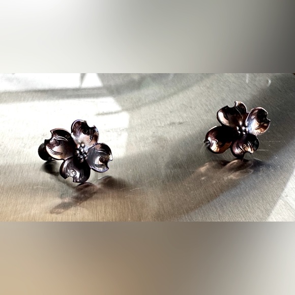 Vintage Stuart Nye Copper & Sterling Dogwood earrings- screw backings - Picture 2 of 5